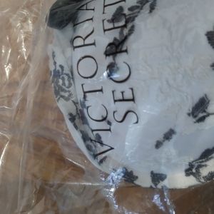 NWT Victoria's Secret Black/White Bra - 36C